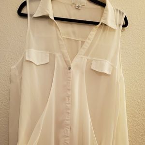 Sleeveless Button Down Blouae